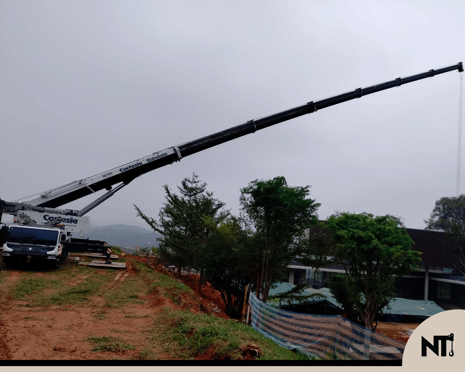 Guindaste Hidráulico sobre Rodas - 300 toneladas